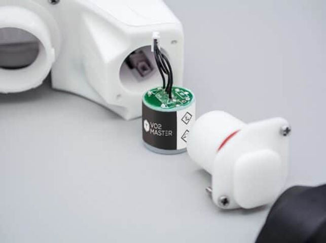 VO2 Master Analyzer complete pro kit with reusable mask, calibration syringe, filters, HR monitor, and waterproof case